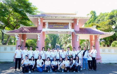 ĐẢNG VIÊN TRẺ VƯƠN MÌNH TRONG KỶ NGUYÊN MỚI