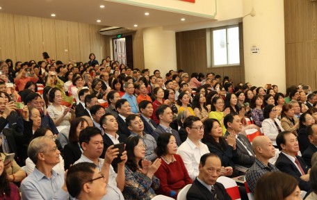 ĐẢNG CỘNG SẢN VIỆT NAM LÃNH ĐẠO DÂN TỘC VIỆT NAM  VỮNG BƯỚC TRONG KỶ NGUYÊN VƯƠN MÌNH