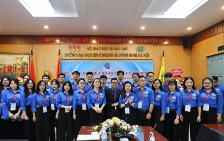 THANH NIÊN VIỆT NAM LÀM THEO LỜI BÁC TRONG KỶ NGUYÊN PHÁT TRIỂN