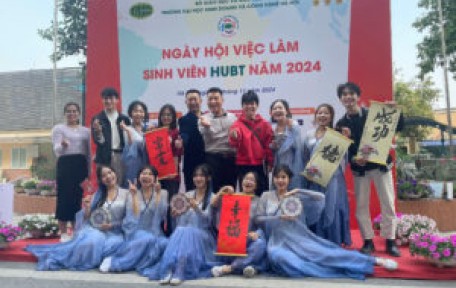 Sinh viên Khoa tiếng Trung và tiếng Nhật hưởng ứng ngày hội việc làm