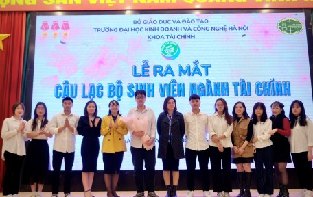  Sắc Màu Câu Lạc Bộ – Khi Sinh Viên Sống Với Đam Mê Nghệ Thuật