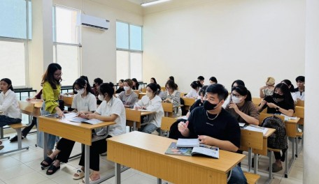 DANH SÁCH SINH VIÊN CHƯA THỰC HIỆN ĐÁNH GIÁ GIẢNG VIÊN HỌC KỲ I NĂM HỌC 2023 - 2024..
