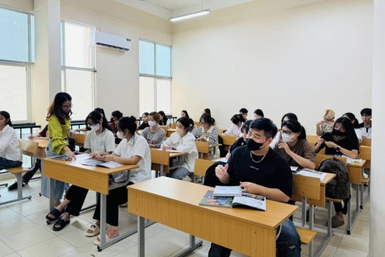 DANH SÁCH SINH VIÊN CHƯA THỰC HIỆN ĐÁNH GIÁ GIẢNG VIÊN HỌC KỲ I NĂM HỌC 2023 - 2024..